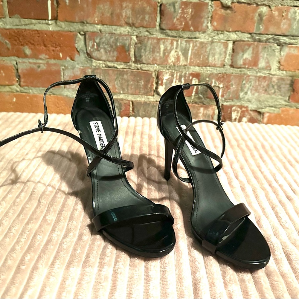 STEVE MADDEN Women’s Black Heel